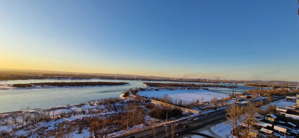 Студия с видом на реку Ангару