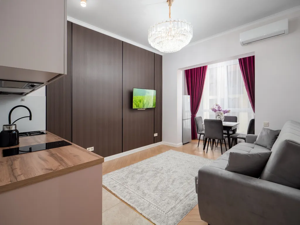 Уютная двухкомнатная квартира в районе Меги с видом на город