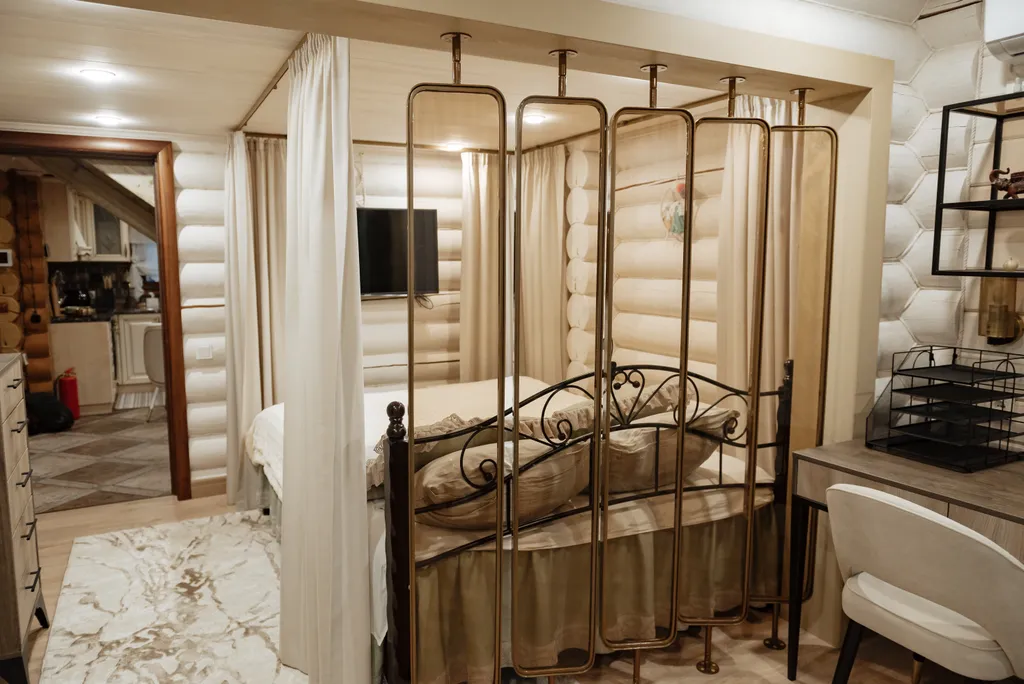 Уютный дом на берегу реки