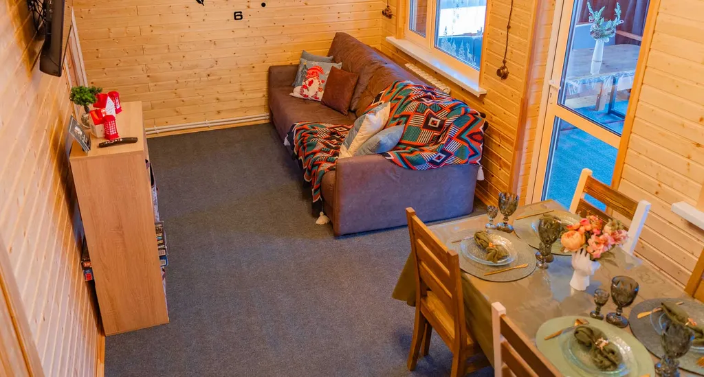 Домик с бассейном Арик