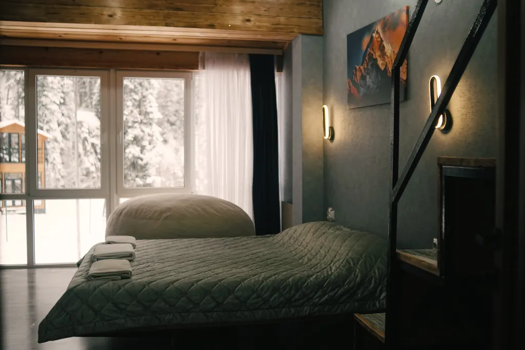 Новенький коттедж на большую компанию