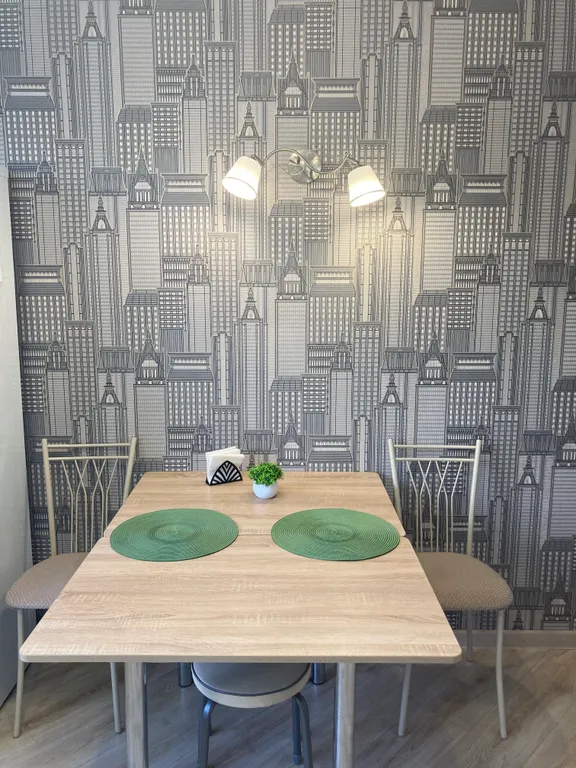 Комфортная трёшечка в центре города, 4 раздельных двуспальных места