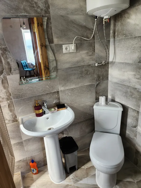 Домик на краю обрыва