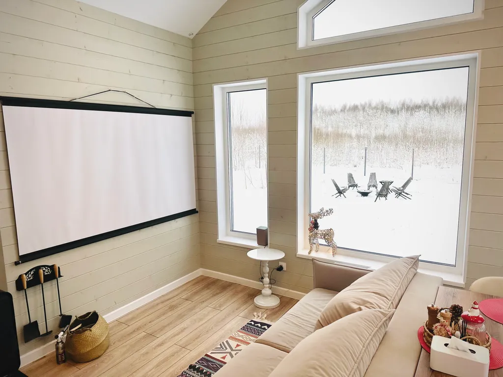 Загородный дом с видом на лес