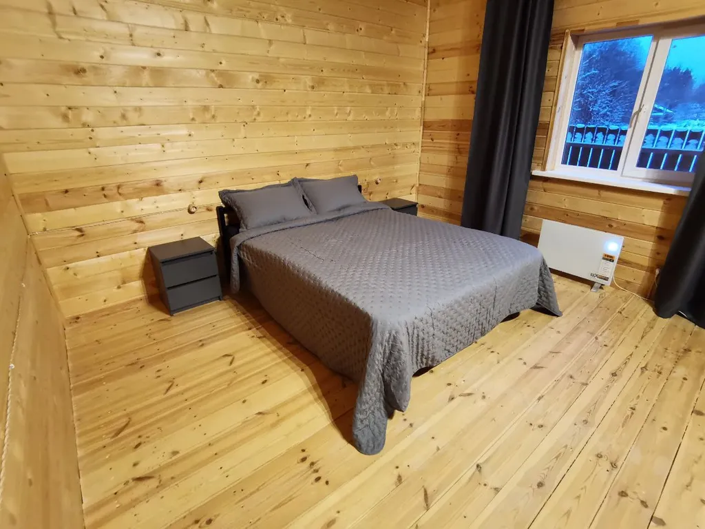 Уединённый загородный дом с баней на большом участке