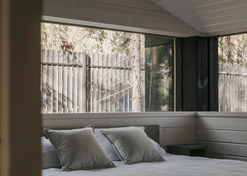 Загородный дом с просторной террасой и баней