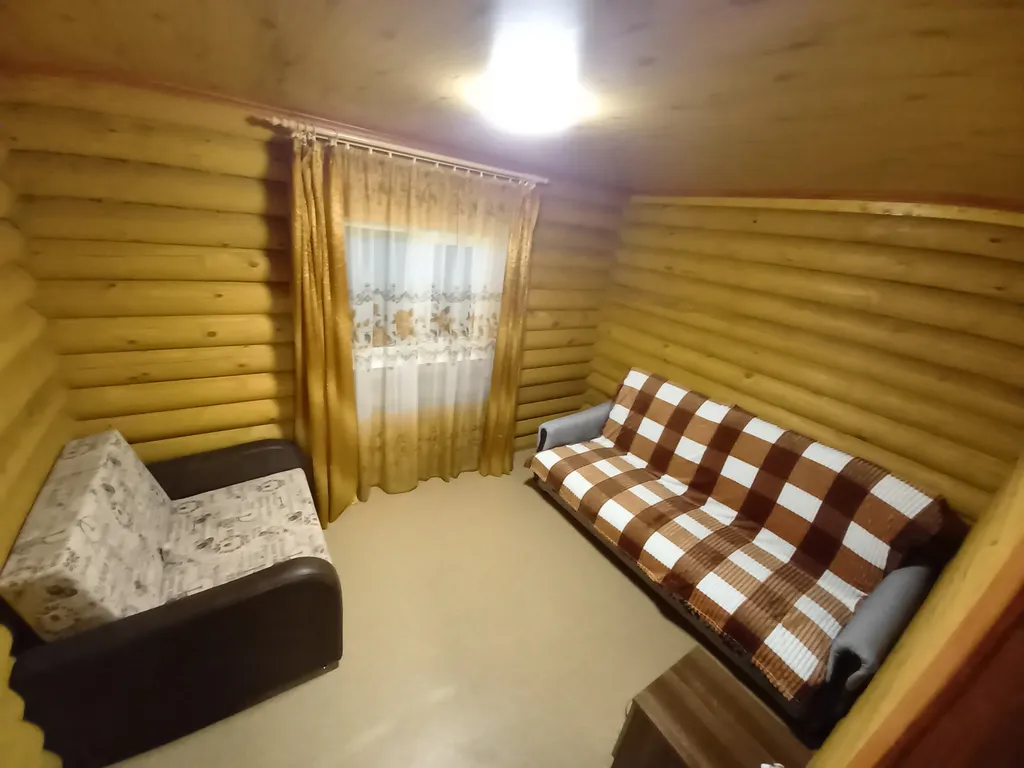 Домик из сосны в городе  С.