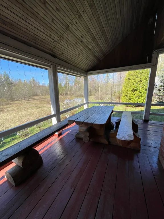 Дом в уникальном месте на берегу озера