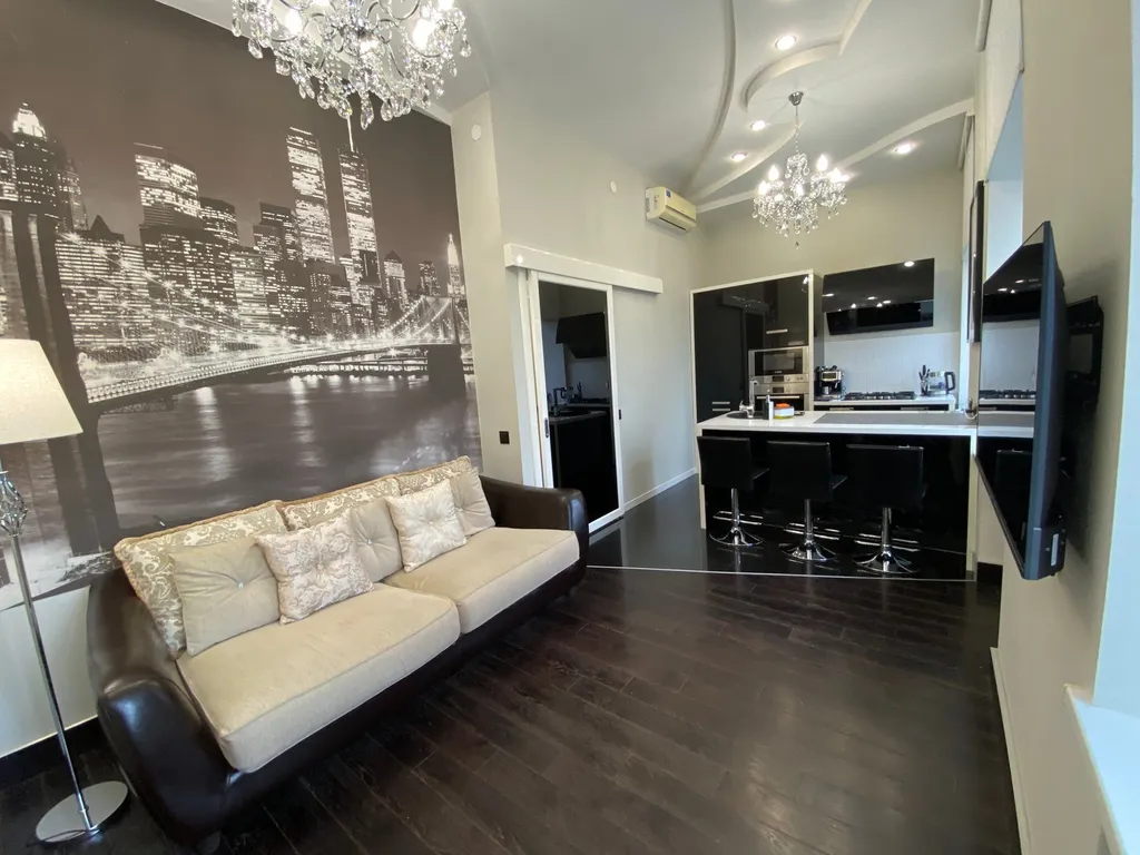 Дизайнерская квартира в центре с видом на храм