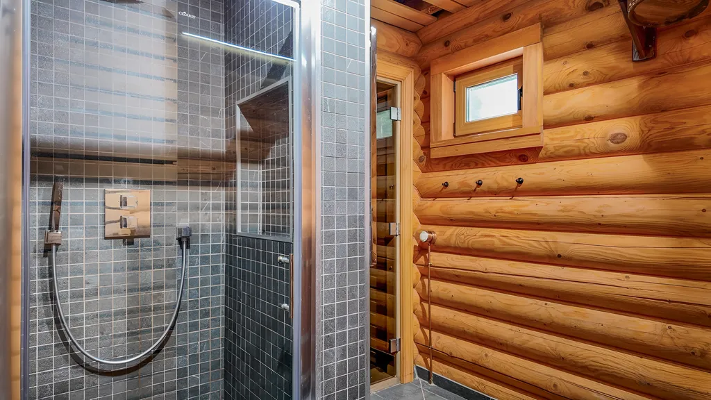 Новогодний дом в лесу