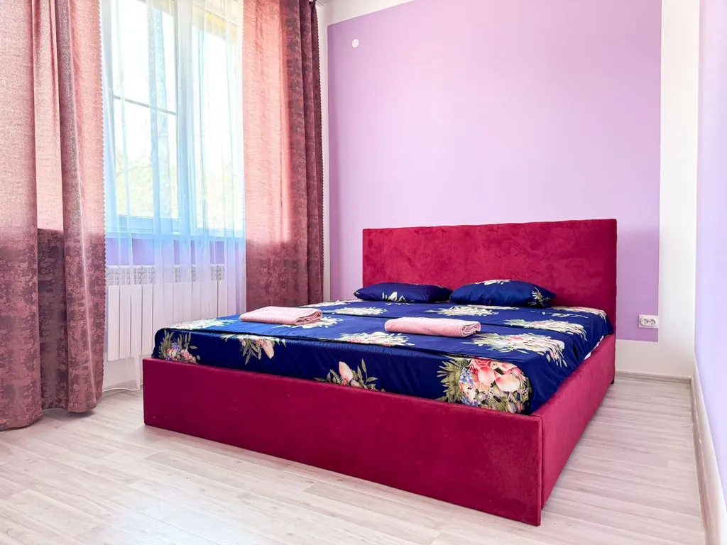 Новый дом с бассейном, садом, мангальной зоной и закрытой территорией