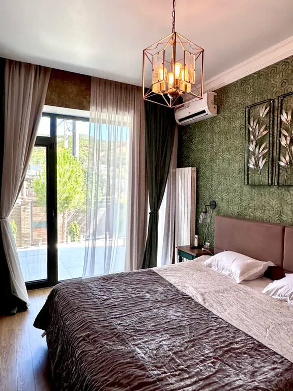 Вилла с бассейном среди виноградников Балаклавы