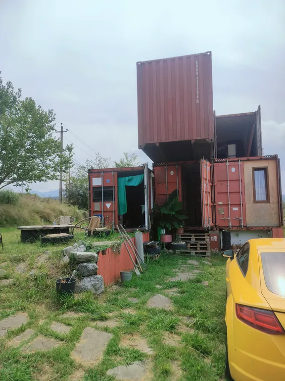 Палатка в морском контейнере