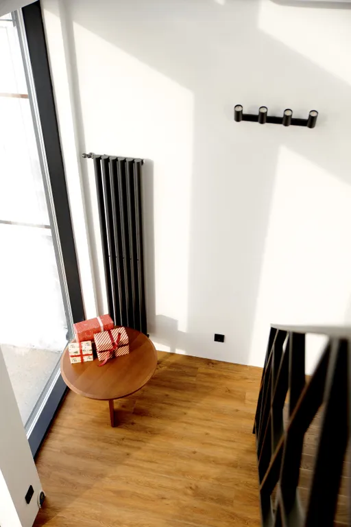 Современный дизайнерский дом с панорамным остеклением и видом на горы