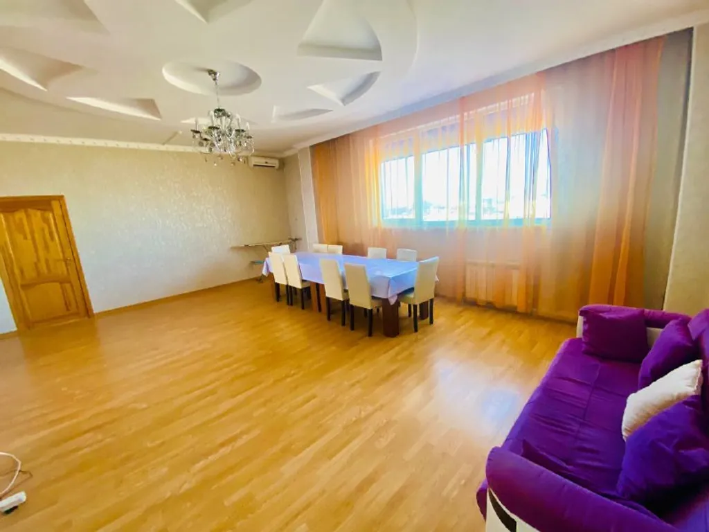 4-комнатная Квартира