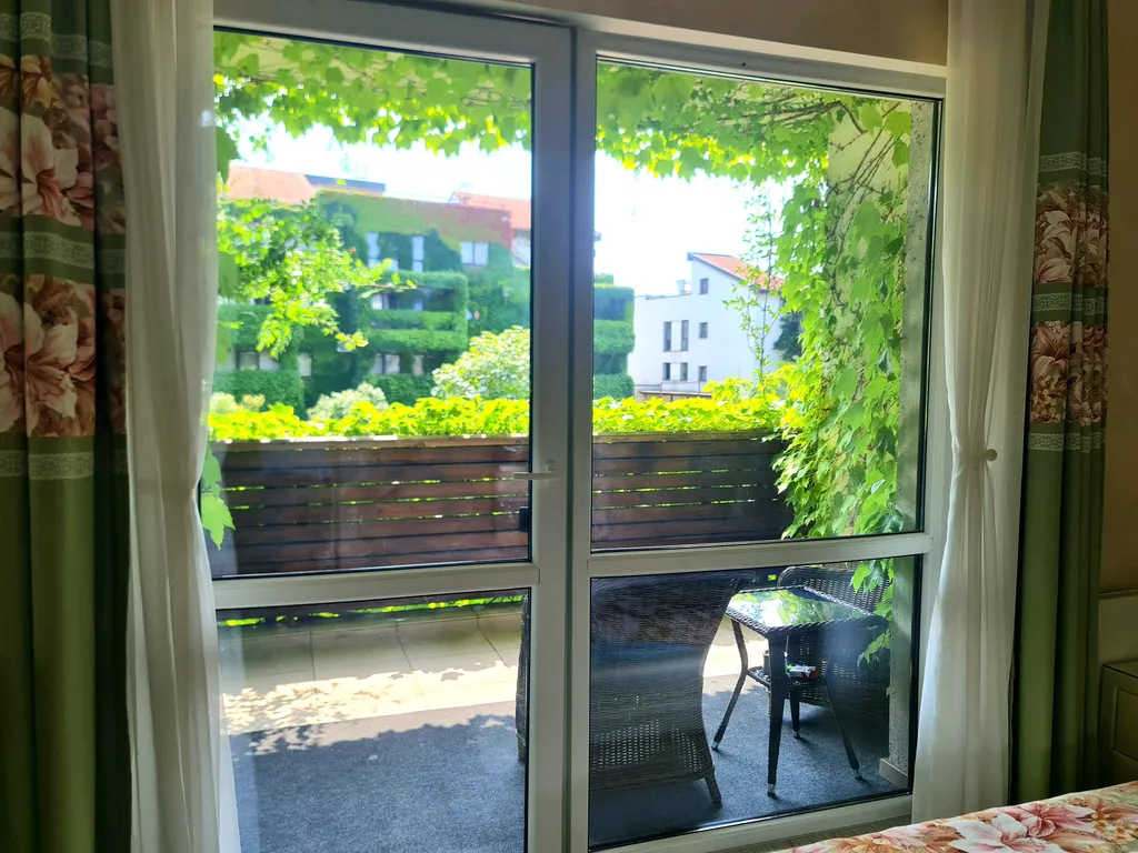 Зелёный уголок у моря