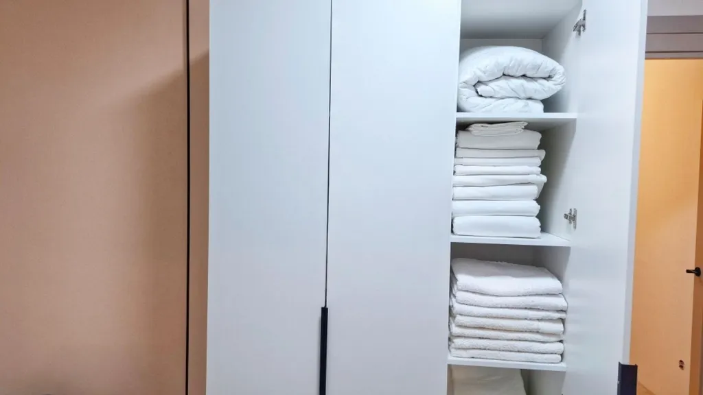 Квартира с видом на Уральские горы и реку Исеть! от 1 до 8 гостей.