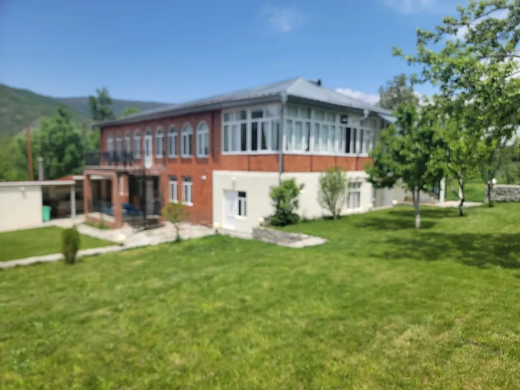 Коттедж Вилла с садом и видом на горы — аренда посуточно в Баку