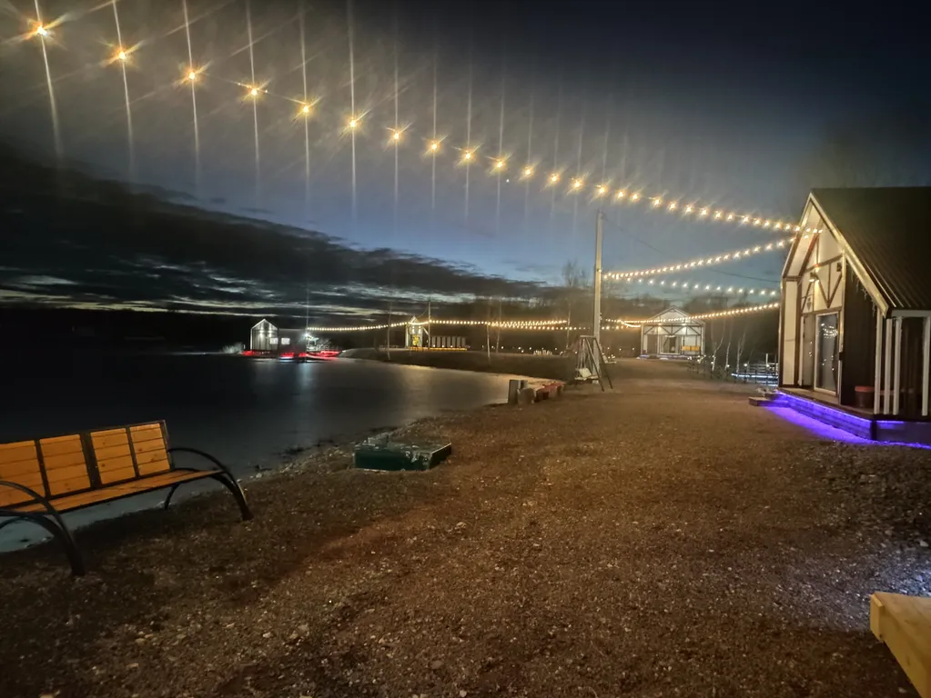 Дом на берегу озера