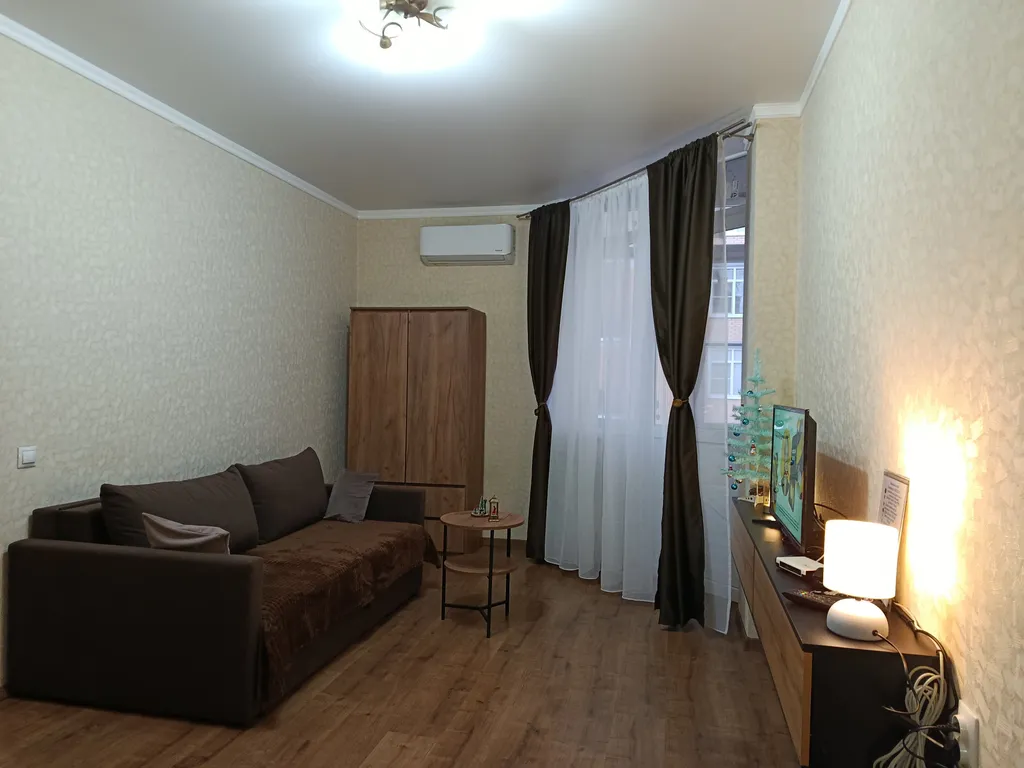 Уютная однокомнатная квартира в новом ЖК — аренда посуточно в Батайск