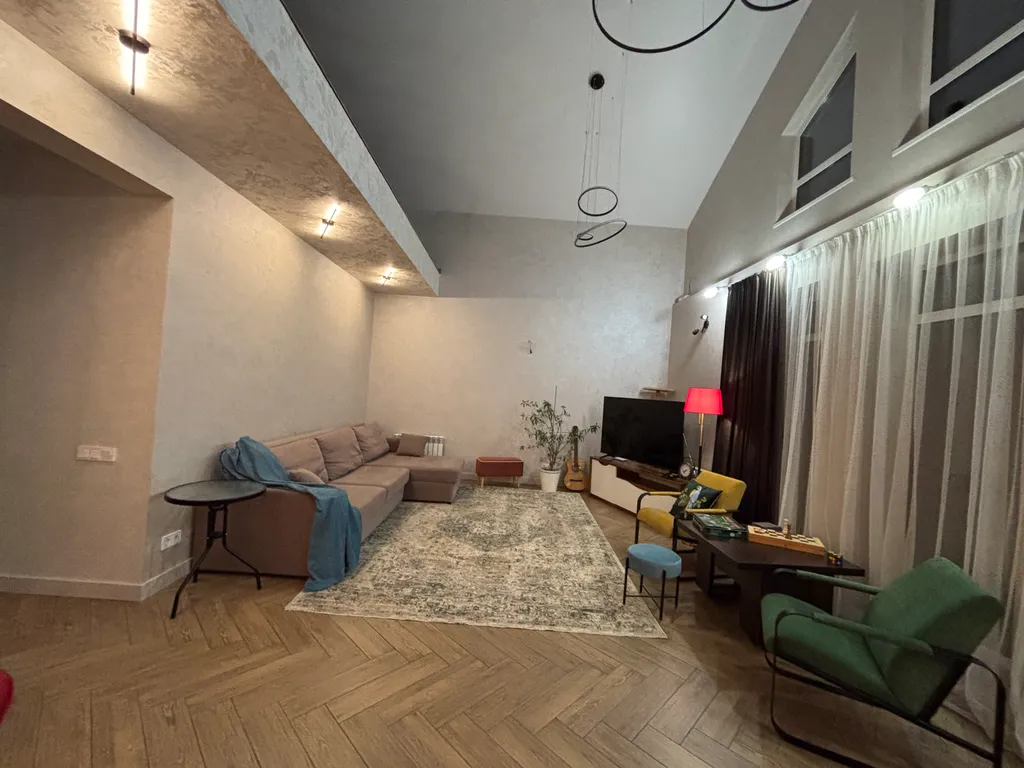 Живая ёлка! Новый дом с 4 спальнями, гостиная 80м