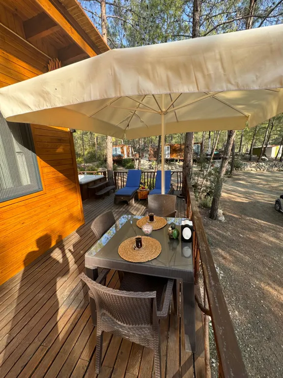 Просторное эко бунгало в сосновом лесу на побережье Турции