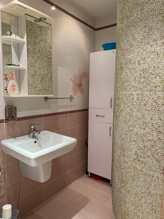 Двухкомнатная квартира на берегу озера Большой Еланчик