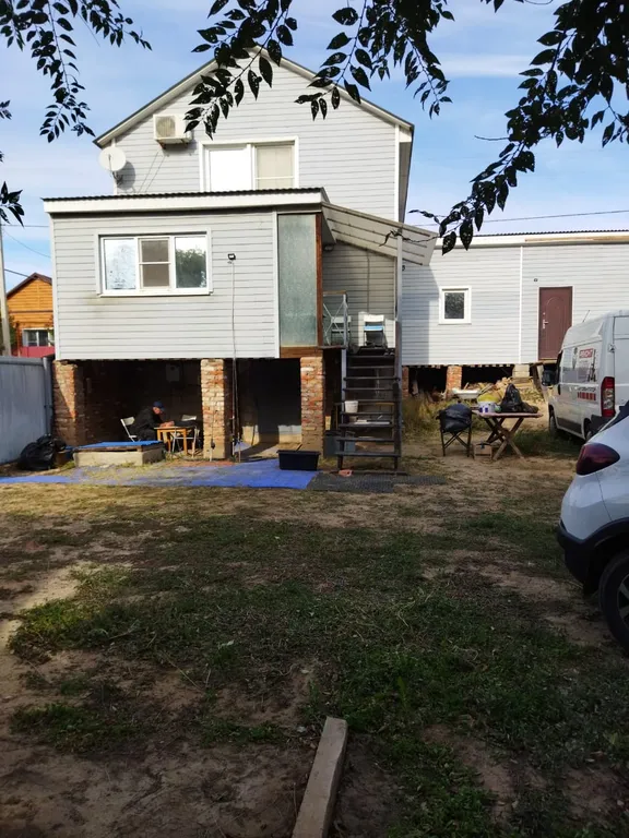 Благоустроенный дом на берегу реки Ахтуба