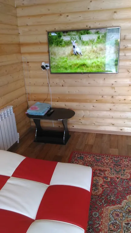 Домик, банька, чан, на берегу реки Белой