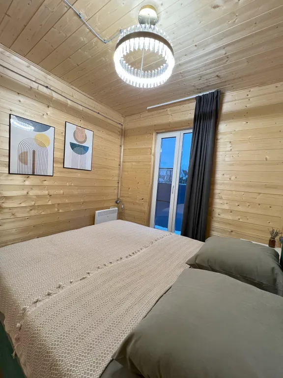 Коттедж Коттедж Барн с панорамными окнами, террасой, баней и купелью — Петровское