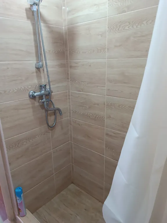 Небольшой дом с бассейном мангалом и беседкой