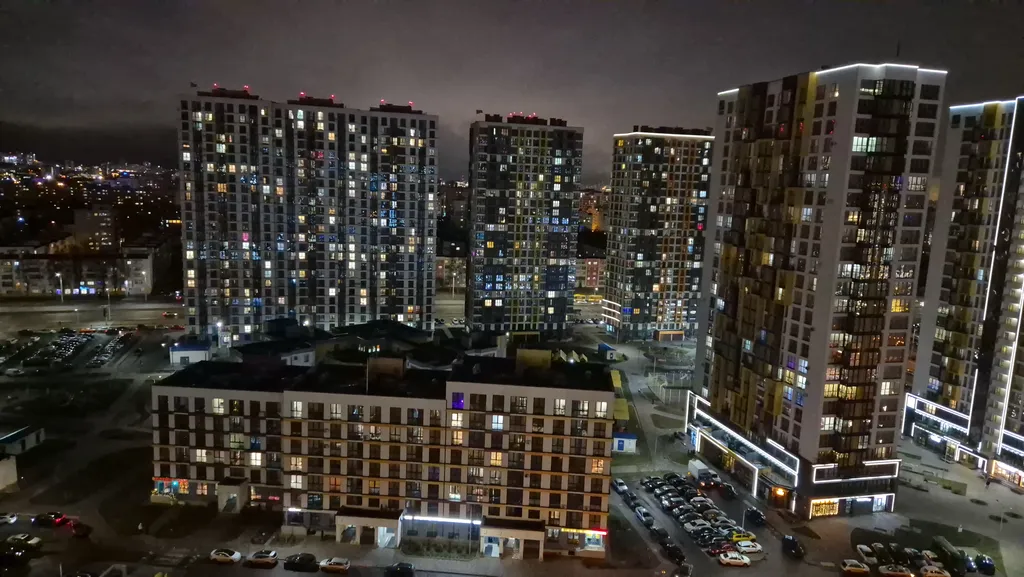 Просторные апартаменты рядом с метро, шиканый вид 2+2