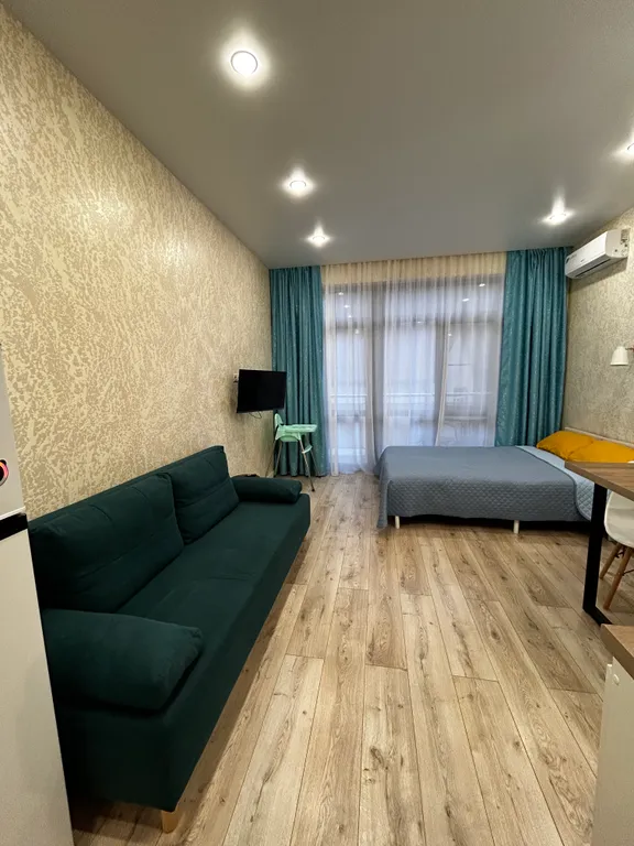 Уютная студия с видом на лес