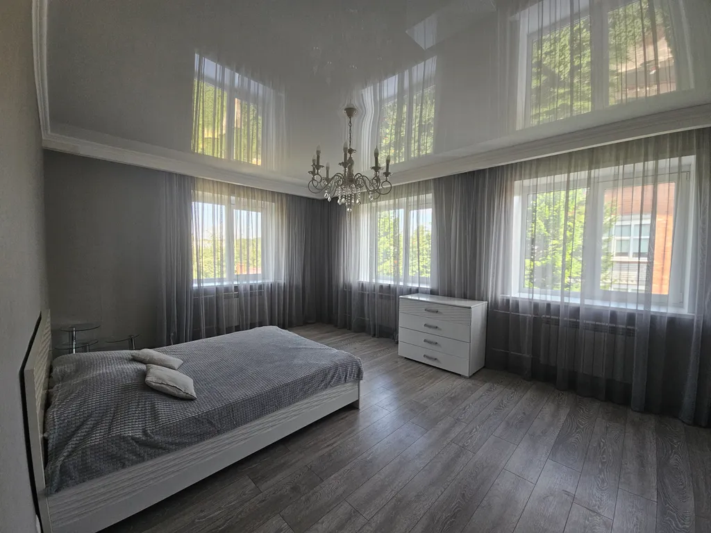 Большой дом в черте города