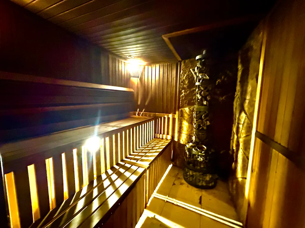 Сруб с баней на дровах