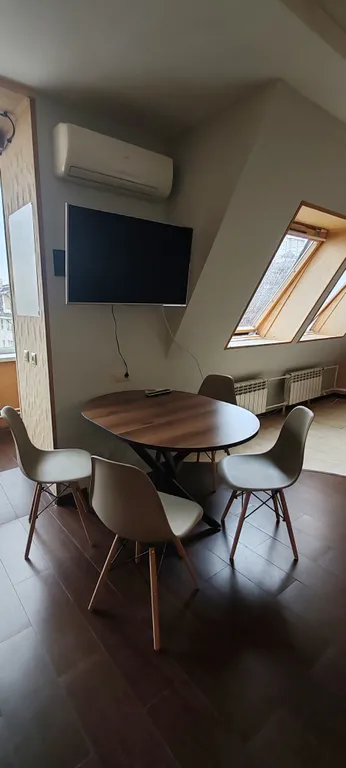 Большая студия в центре города, есть выход на крышу, парковка