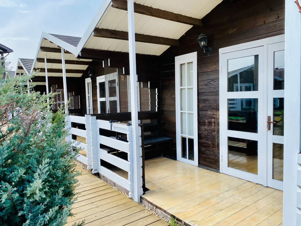 Коттедж Уютные гостевые домики Деревенька — Кучугуры