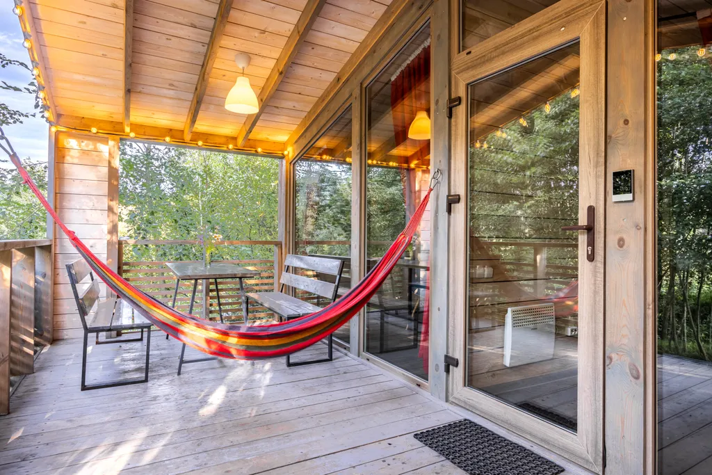 Деревянный дом у озера Кипень