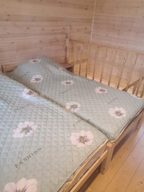 Домик с балконом