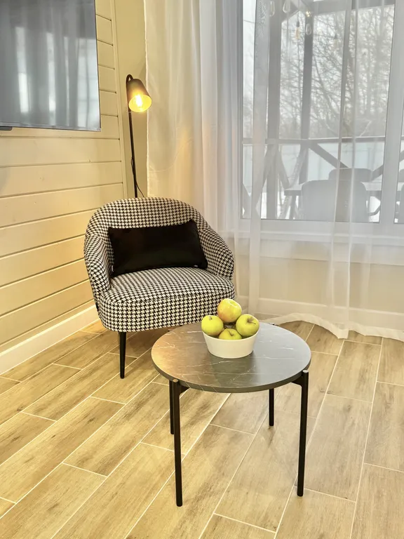 Дом рядом с озером