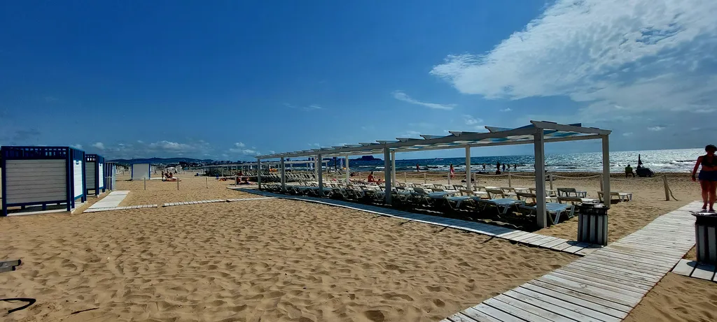 Квартира Квартира Студия в апарт-отеле с бассейном, собственным песчаным пляжем, парком — Анапа