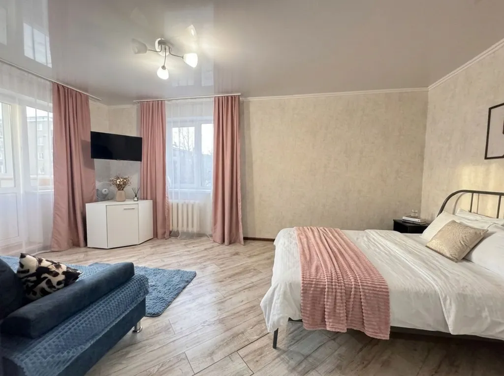 Простор и уют: идеальная квартира для 4 гостей рядом с ДК Химик