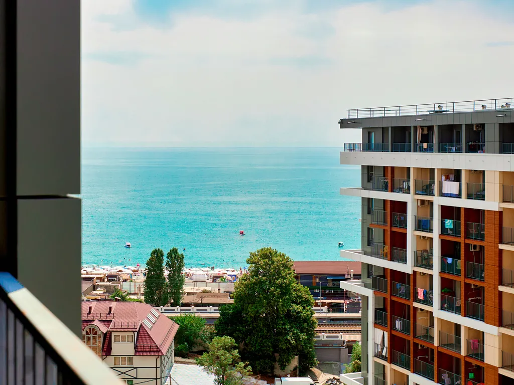 Двухкомнатная квартира на берегу моря