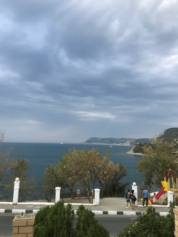 Квартира у озера и моря