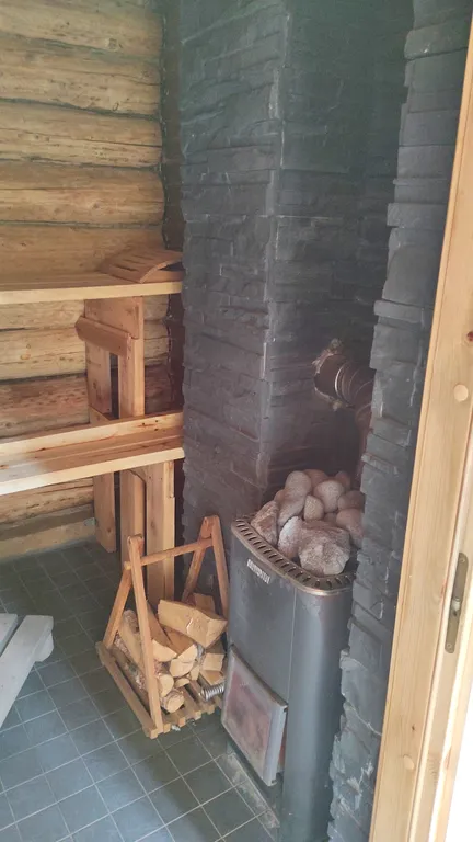 Экодомик из рубленого бревна с дровяной сауной