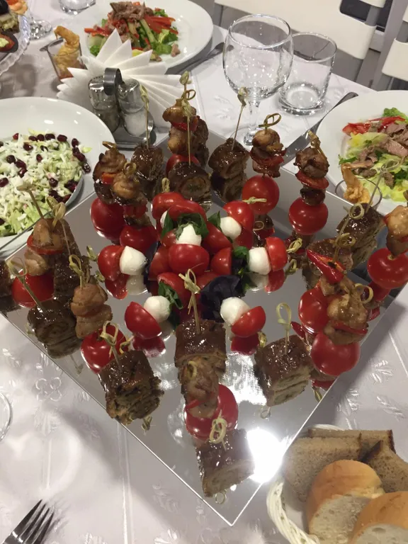 Усадьба Силичи с видом на гору