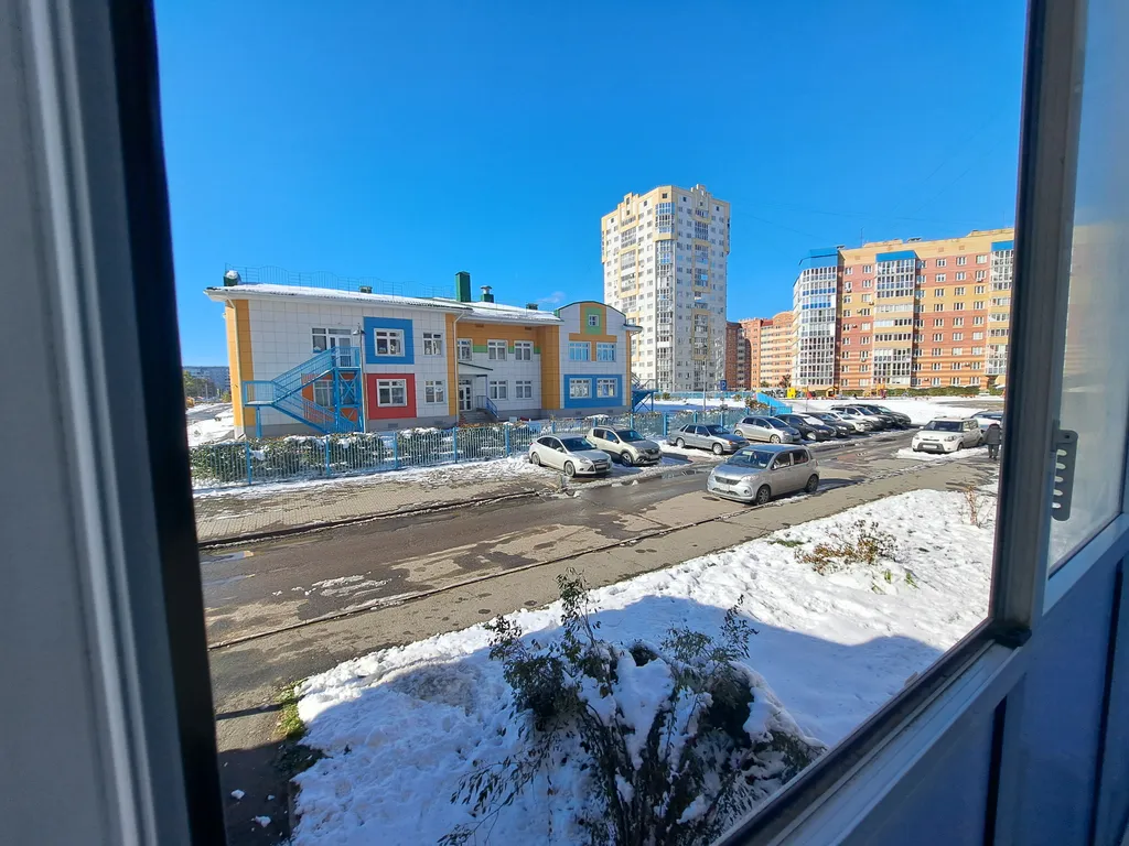 Просторная однушка с кроватью и смарт ТВ