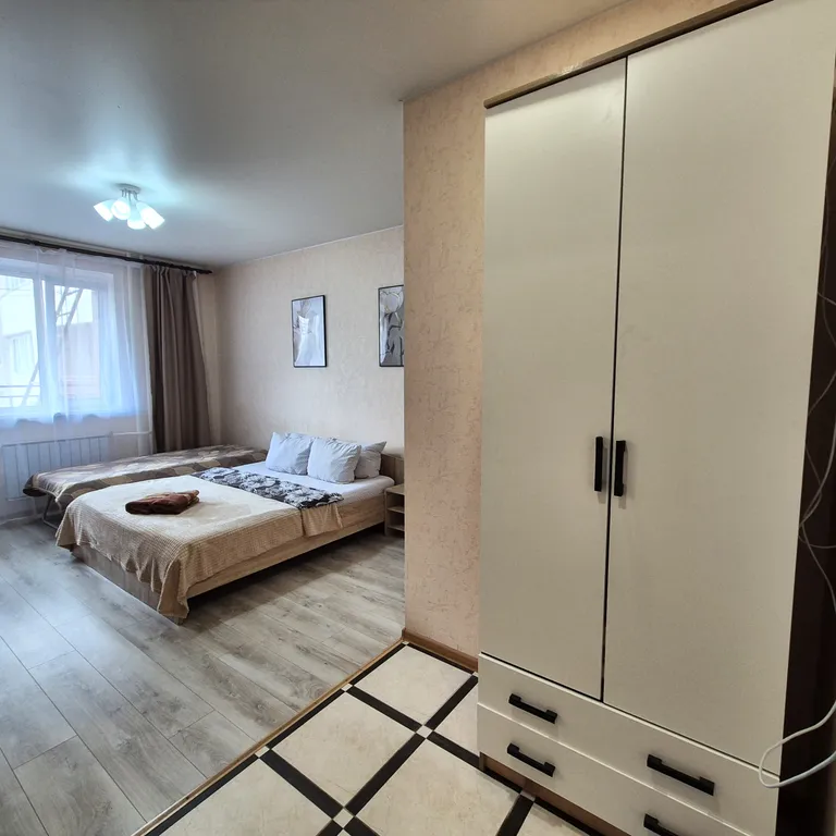 Хорошая квартира в новостройке с тремя раздельными местами