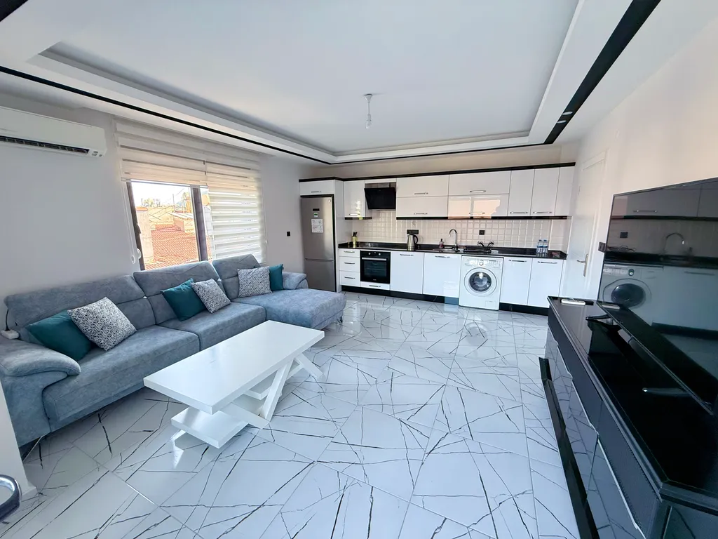 Sea View 2BD Flat 100m to the Beach