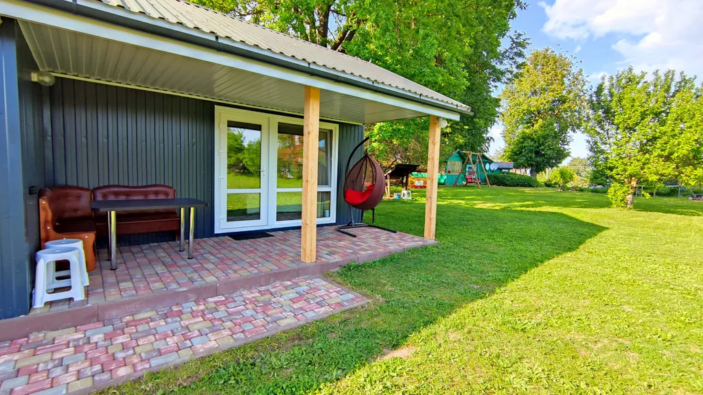 Фиолетовая студия делюкс с собственной террасой и отдельным входом